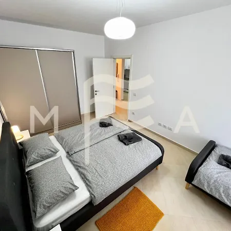 Auslander 731 Apartment Durres